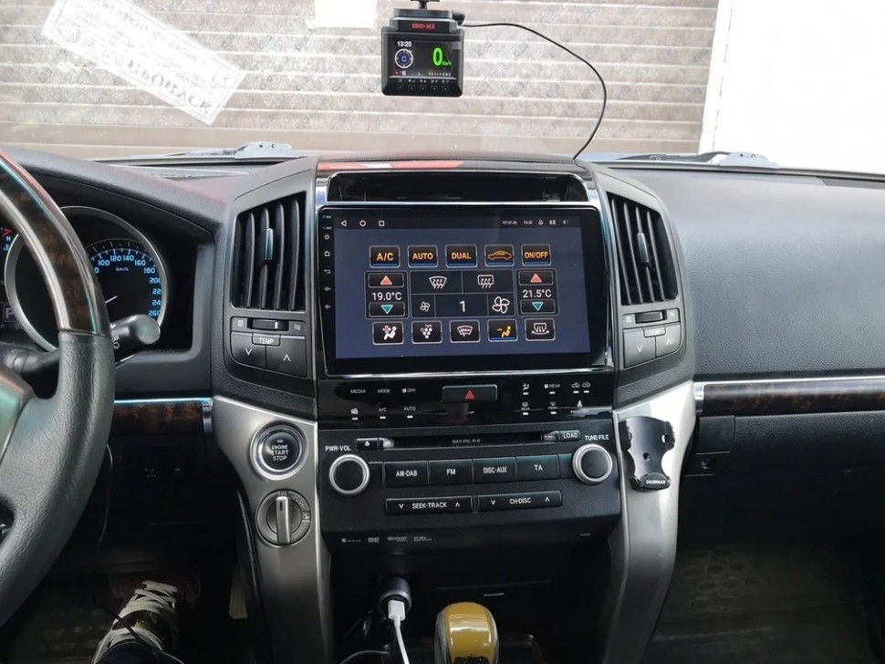 Штатная магнитола Teyes CC2 Plus 6/128 Toyota Land Cruiser 11 200 (2007-2015)